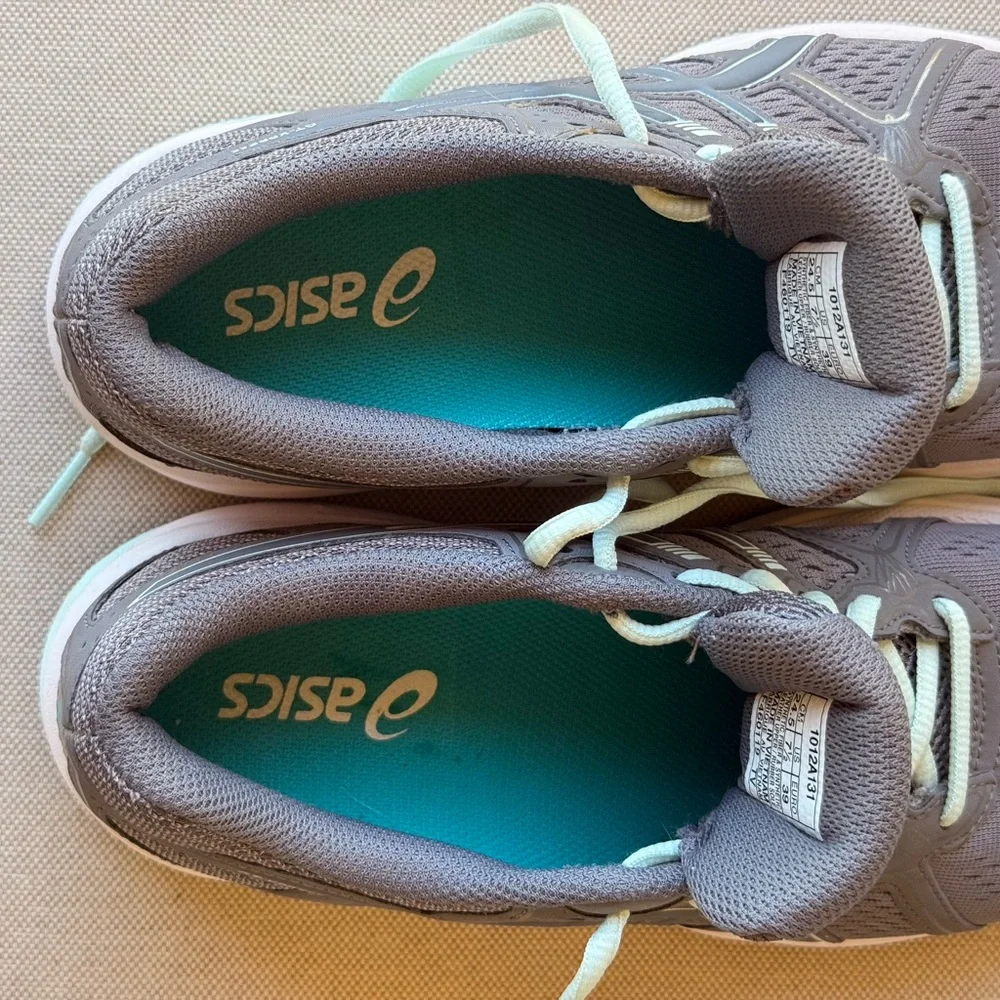 ASICS Women's Gray and Aqua Athletic Shoes EUC - Picture 4 of 8